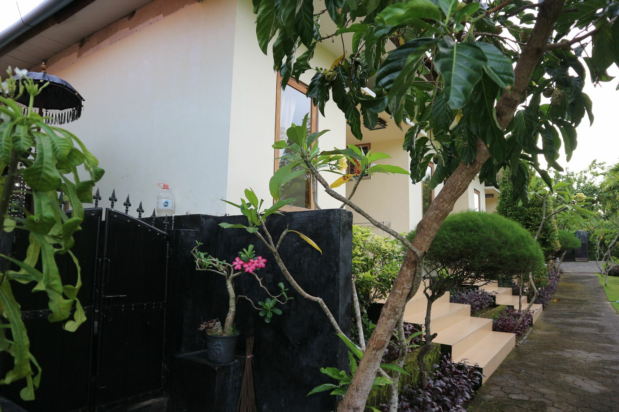 Bhujangga'S Village Near Pantai Uluwatu Redpartner Eksteriør billede
